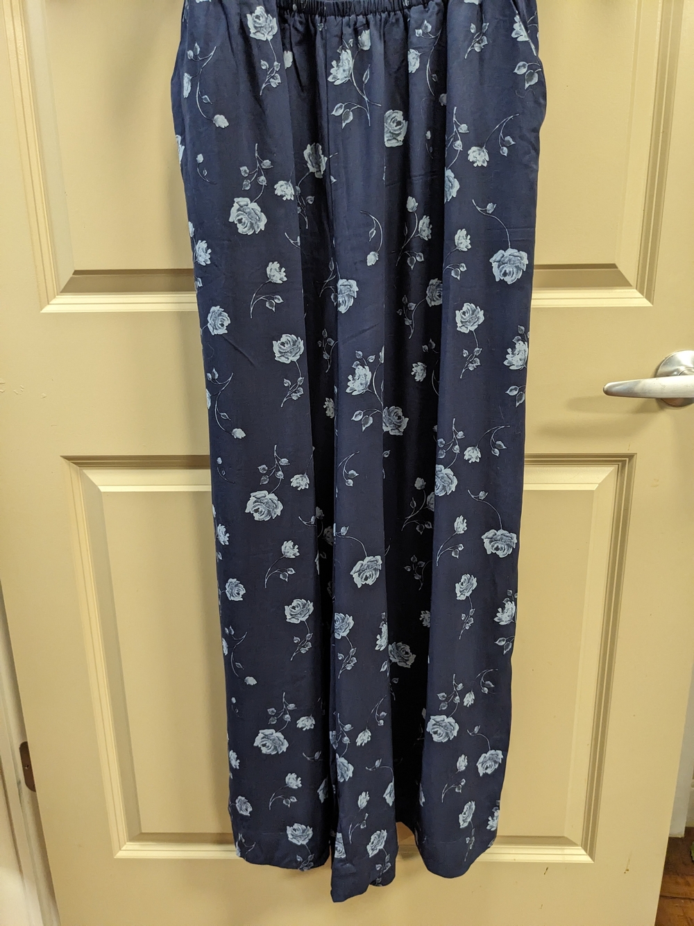 Torrid Floral Smocked Flutter Sleeve Wide-Leg Jumpsuit Size 1X (14-16) - Picture 7 of 16